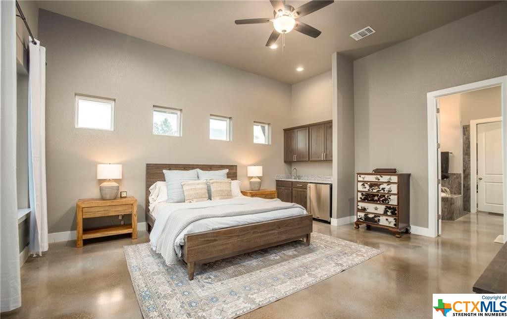 345 Laguna Road Property Photo 10