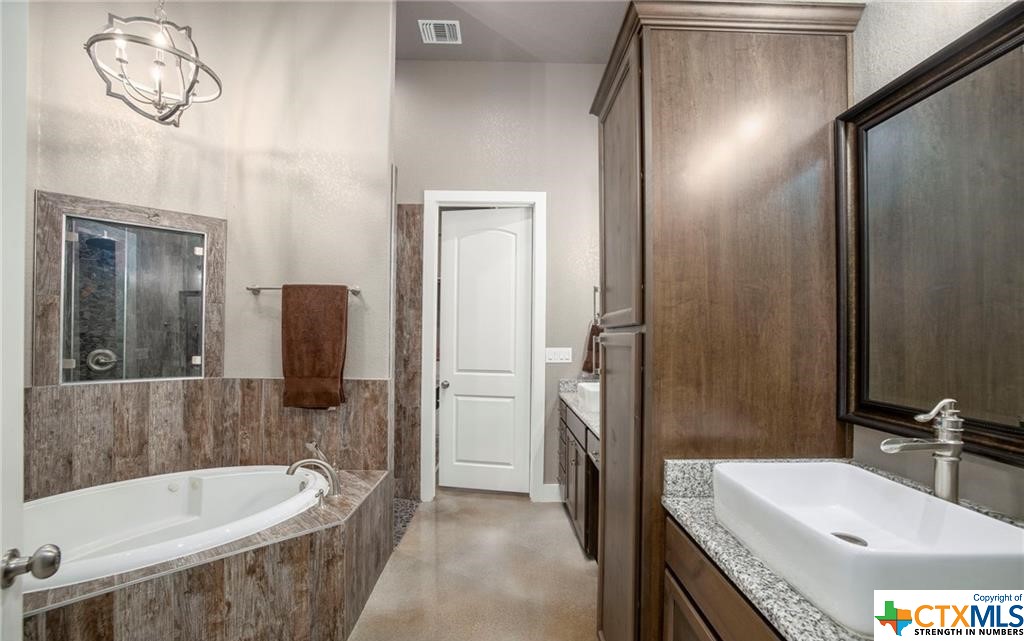 345 Laguna Road Property Photo 12