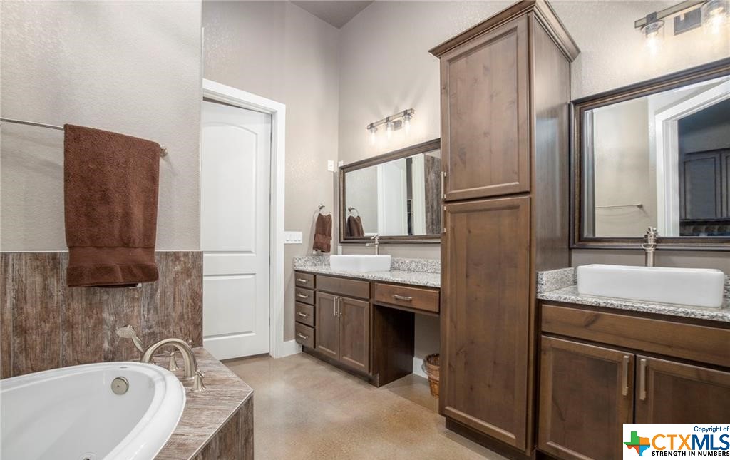 345 Laguna Road Property Photo 13