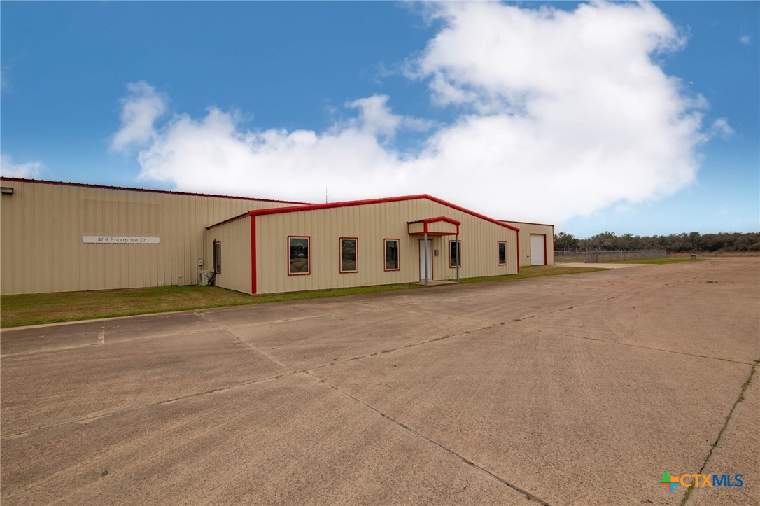 409 Enterprise Drive Property Photo 4