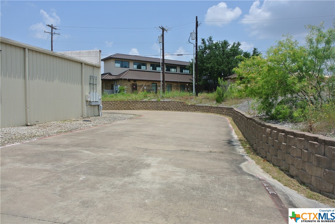 400 W Central Texas Expressway A-b Property Photo 3