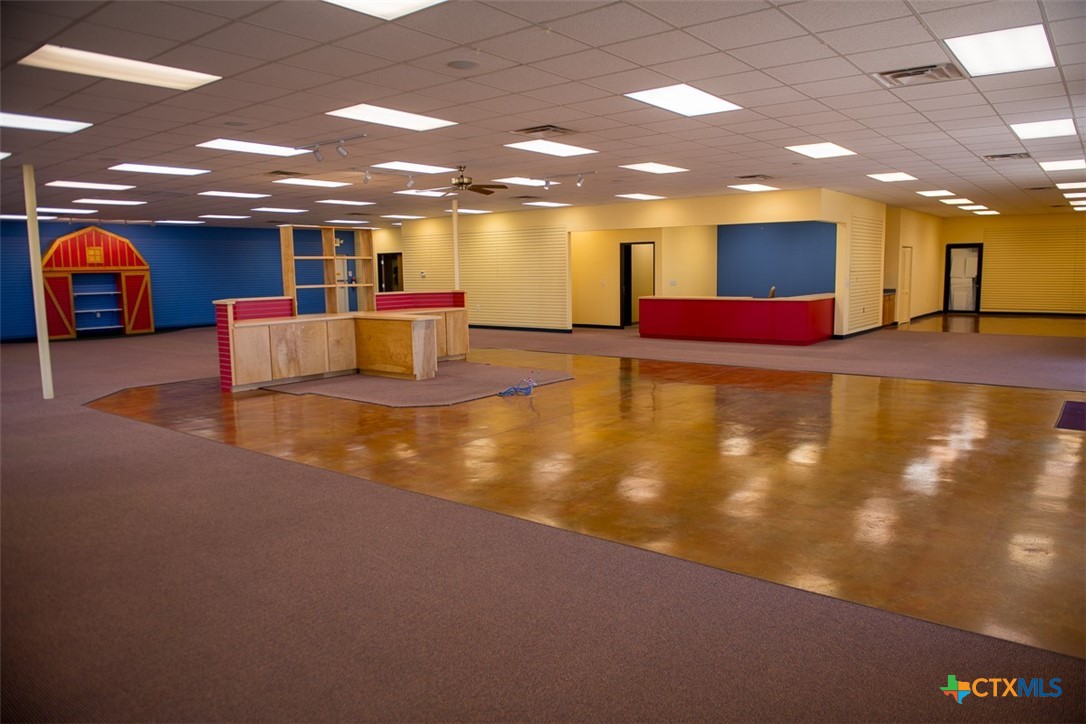 400 W Central Texas Expressway A-b Property Photo 9