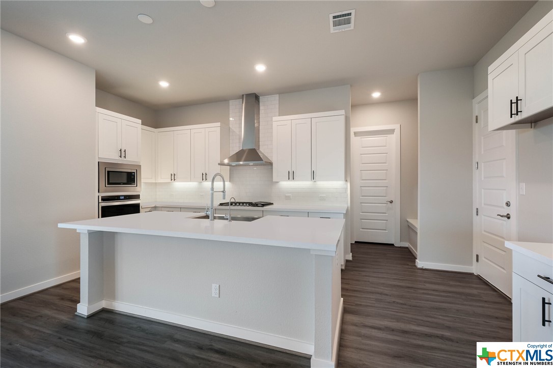 2247 Sur Avenue Property Photo 10