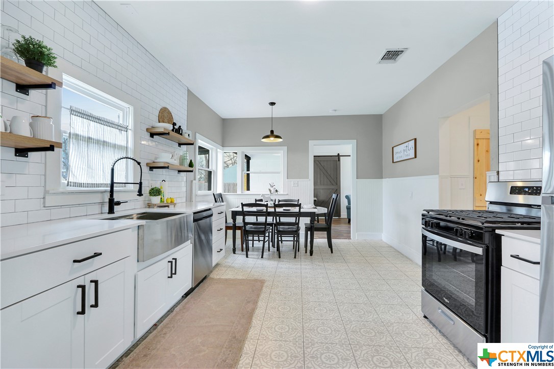 569 Wright Avenue Property Photo 8
