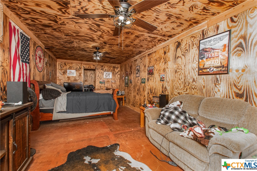 12525 E Us Highway 190 Property Photo 30