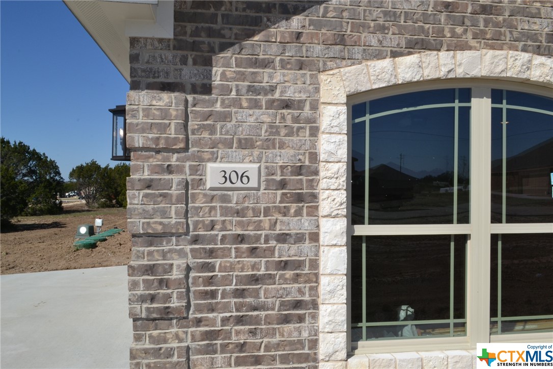 306 Martin Drive Property Photo 4