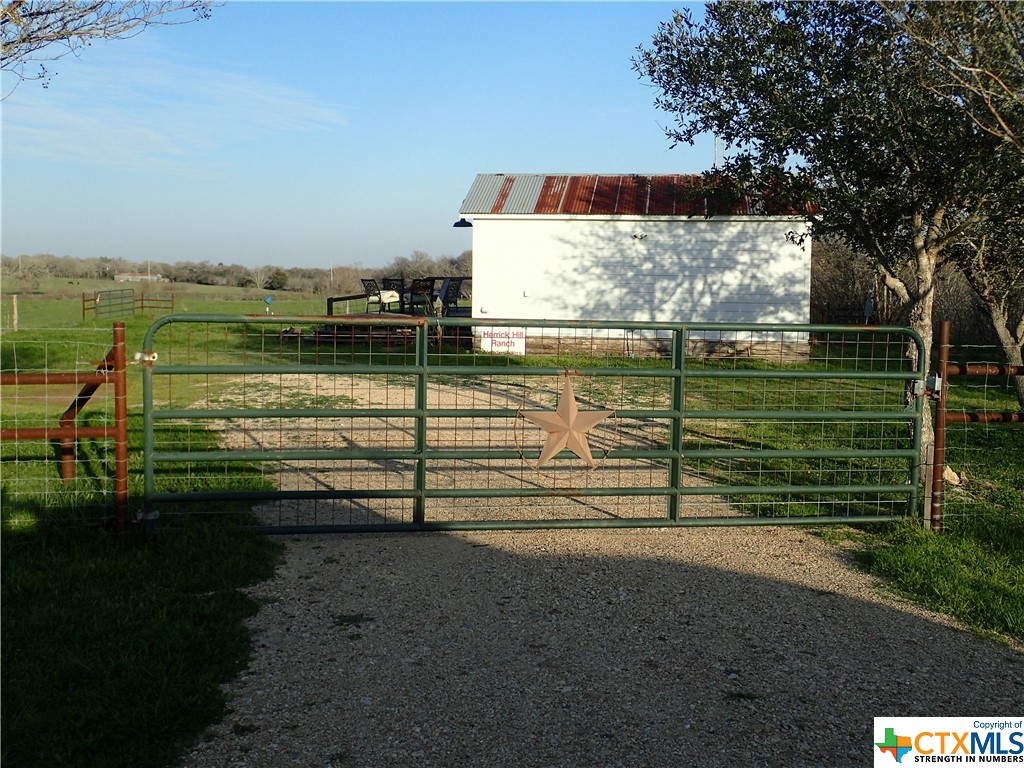 471 Fm 1296 Property Photo 7