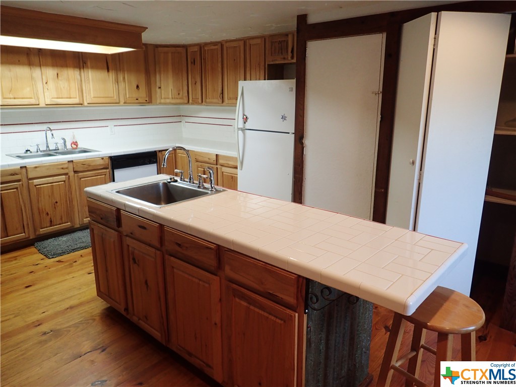 471 Fm 1296 Property Photo 9