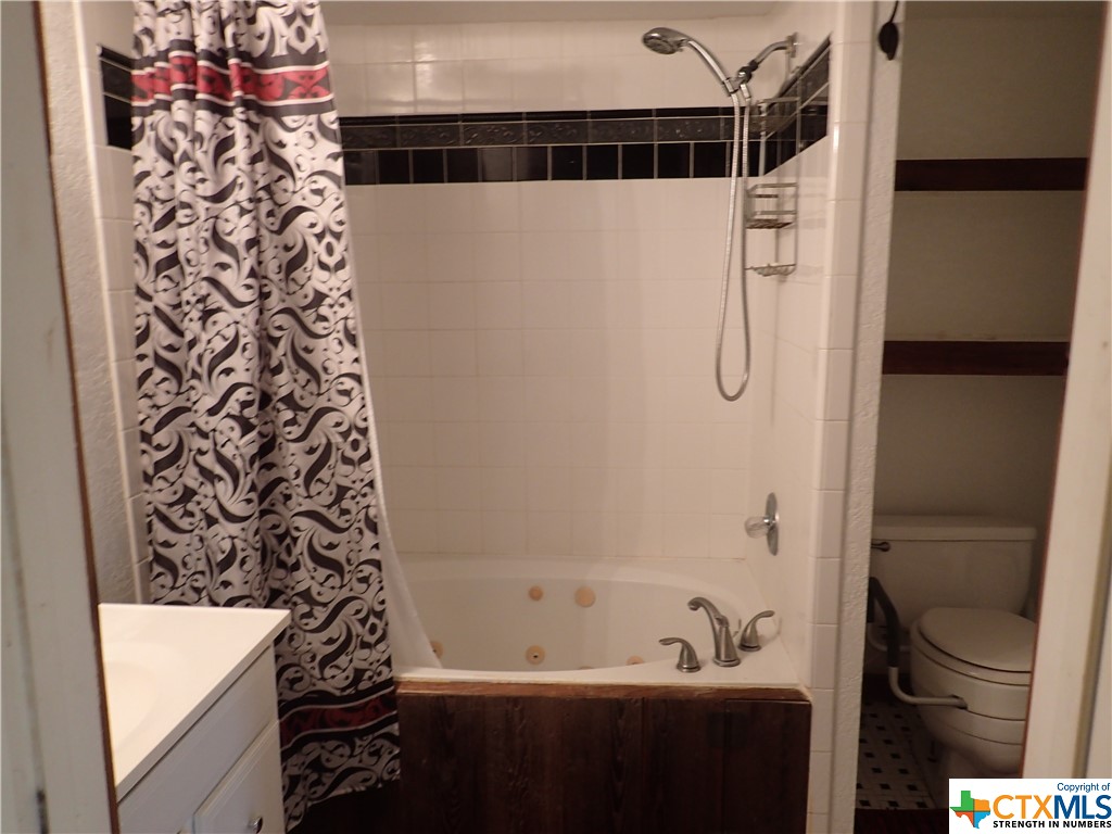 471 Fm 1296 Property Photo 17