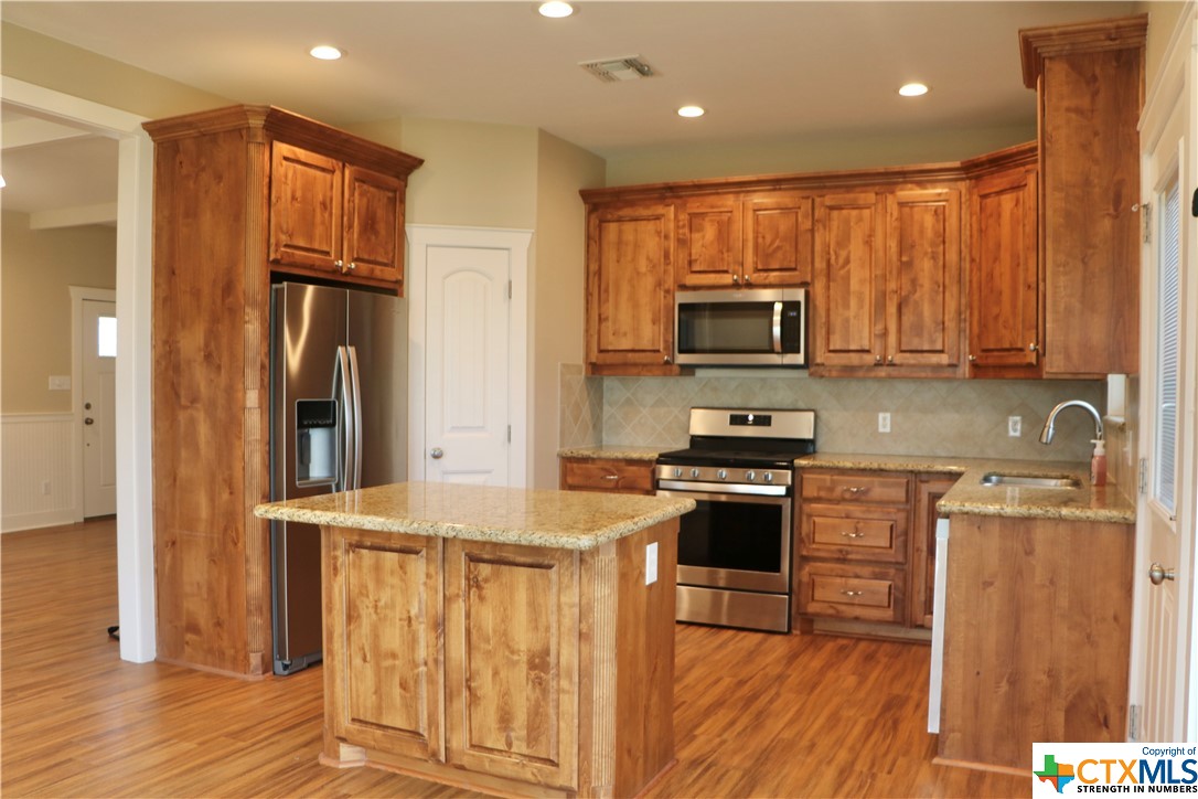 459 Honeycomb Property Photo 9