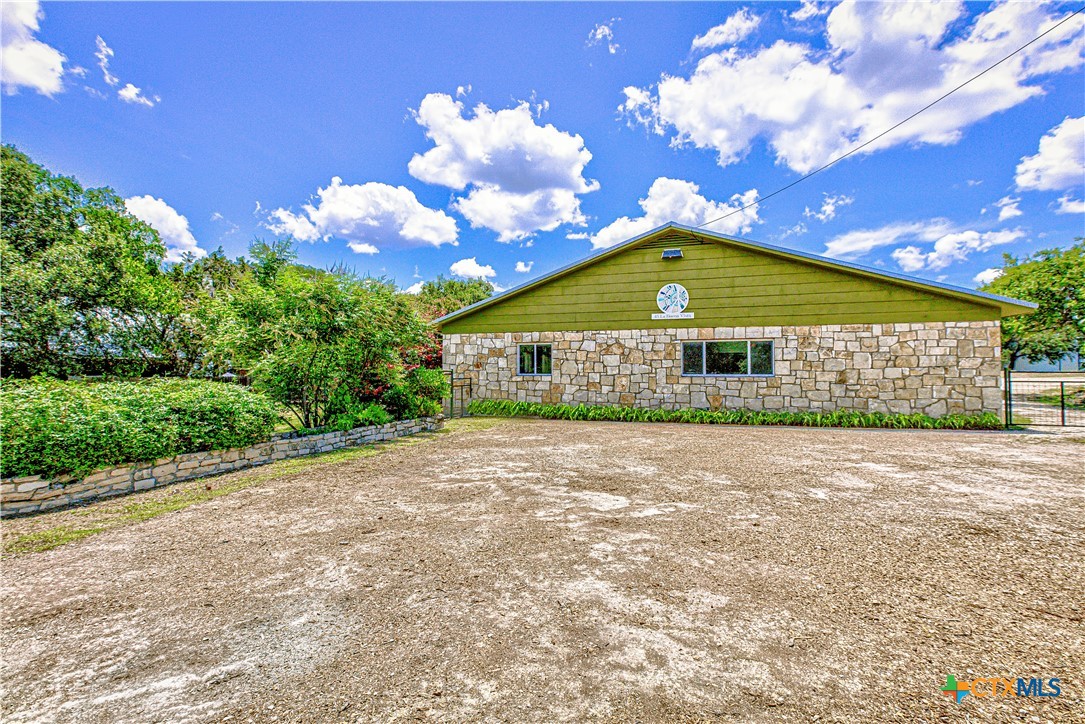 45 La Buena Property Photo 7
