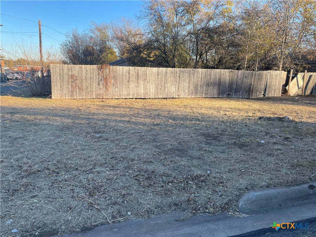 1612 N Park Street Property Photo 3