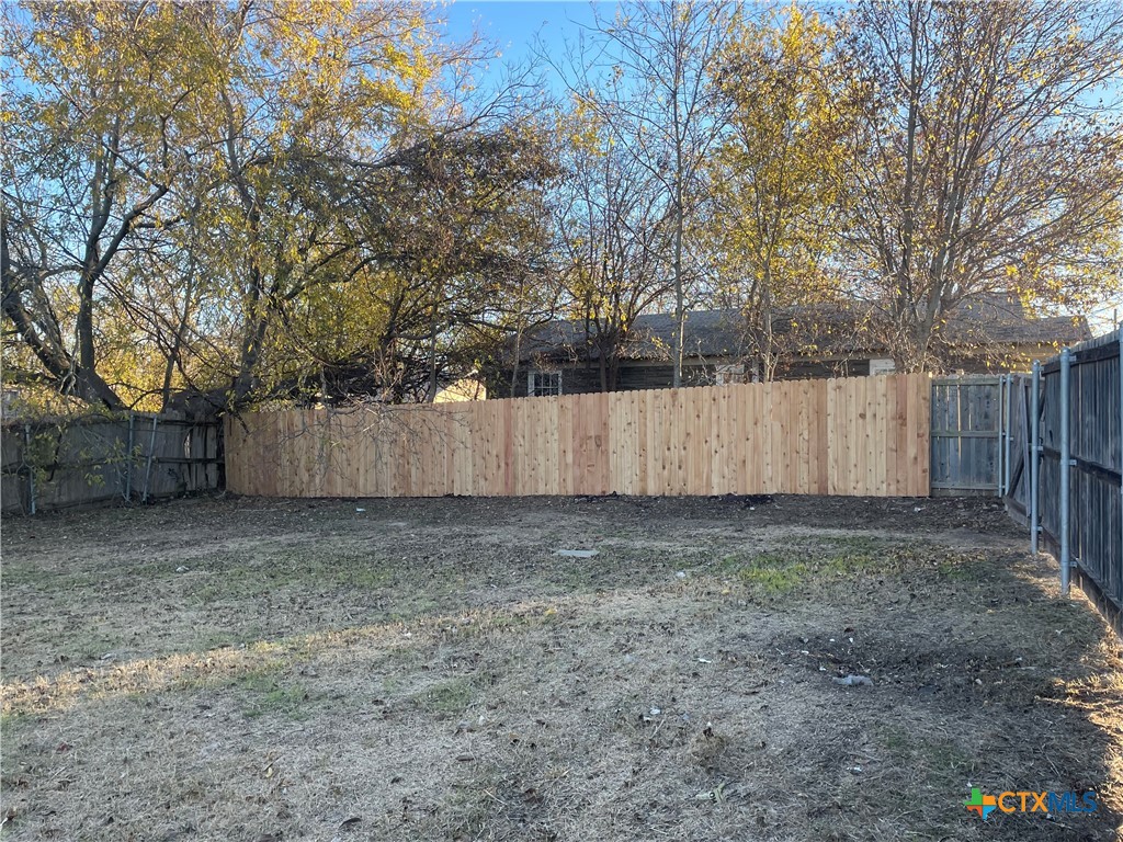 1612 N Park Street Property Photo 9