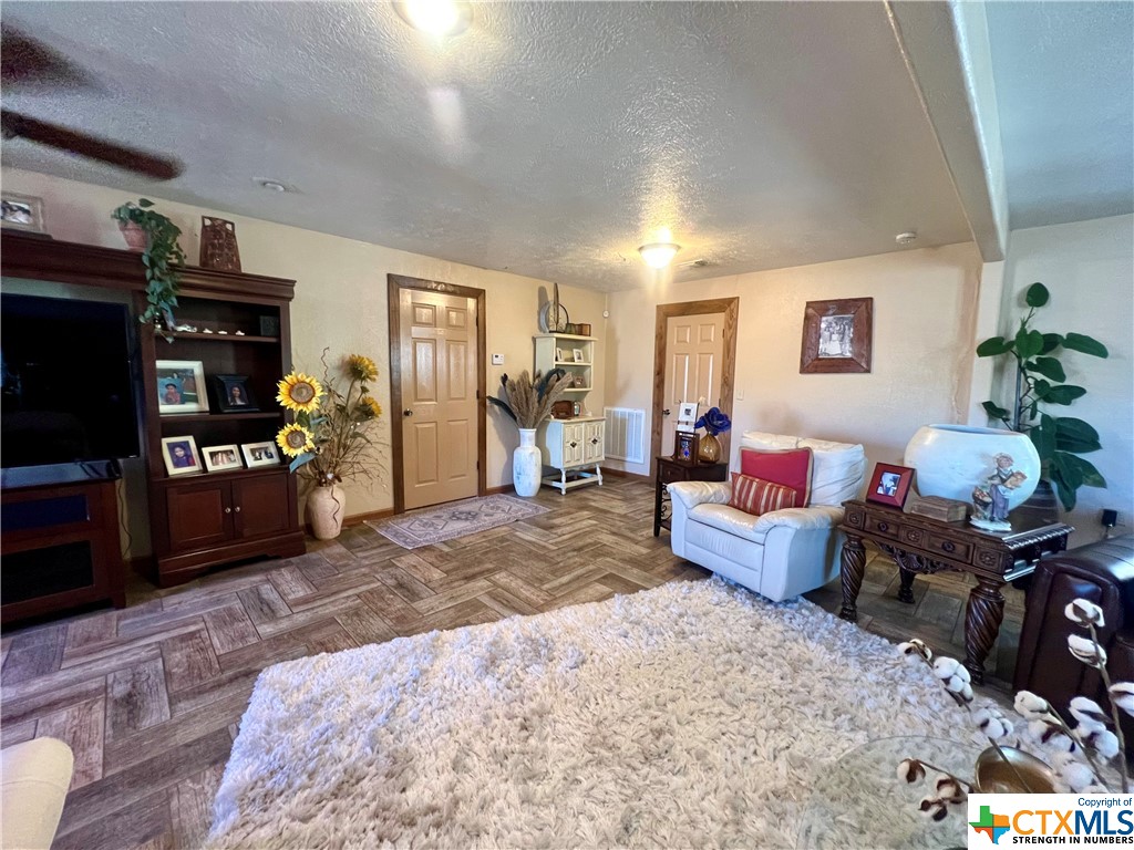 402 Dunn Street Property Photo 6