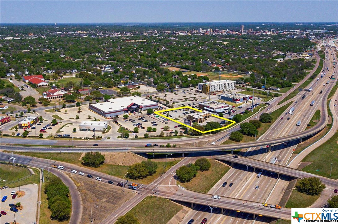 2609 S Jack Kultgen Expressway Property Photo 1