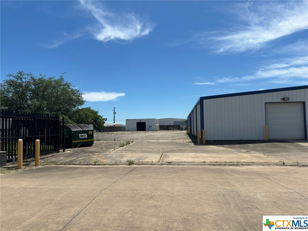 206 E Anaqua Avenue Property Photo 10