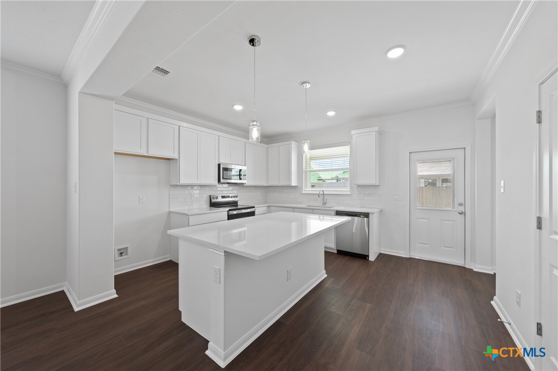 619 Killam Drive Property Photo 10