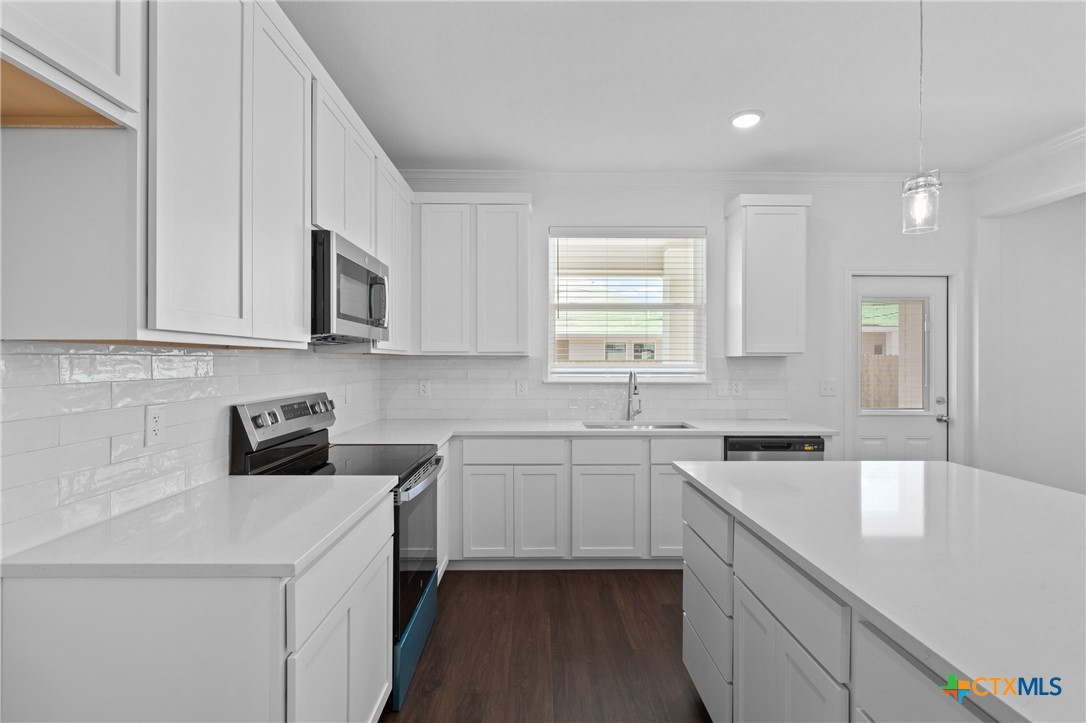 619 Killam Drive Property Photo 11