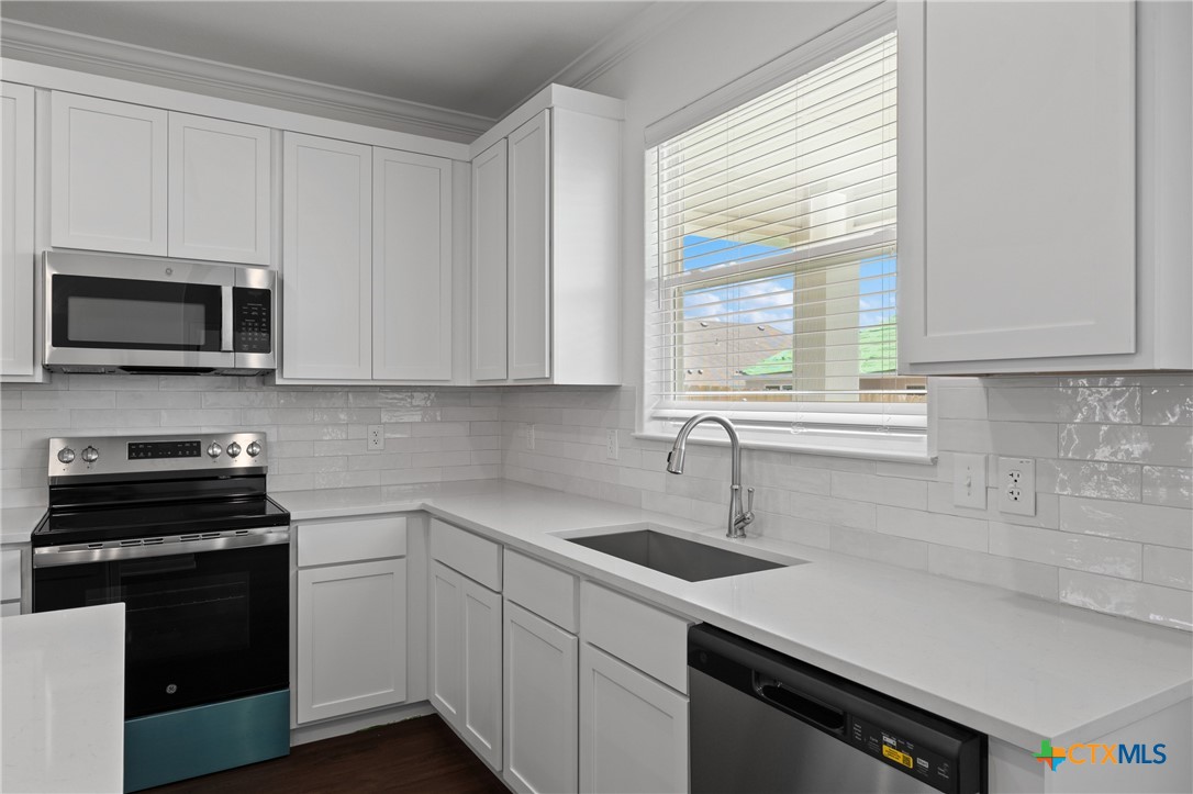 619 Killam Drive Property Photo 12