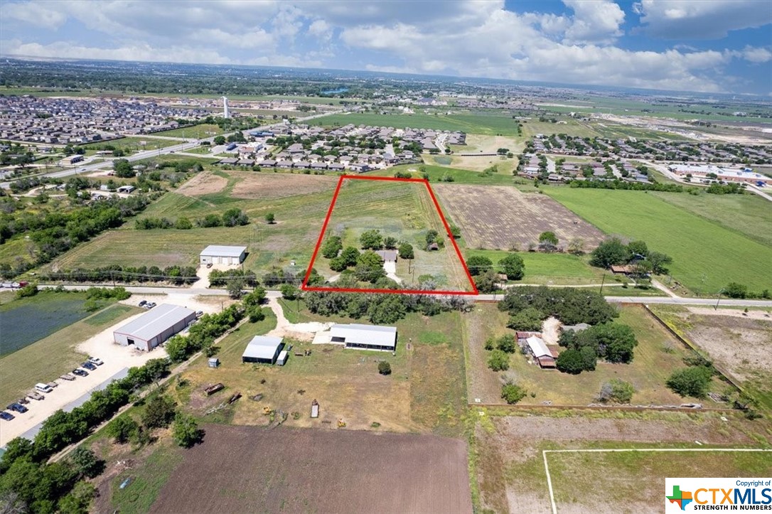 1221 Pieper Road Property Photo