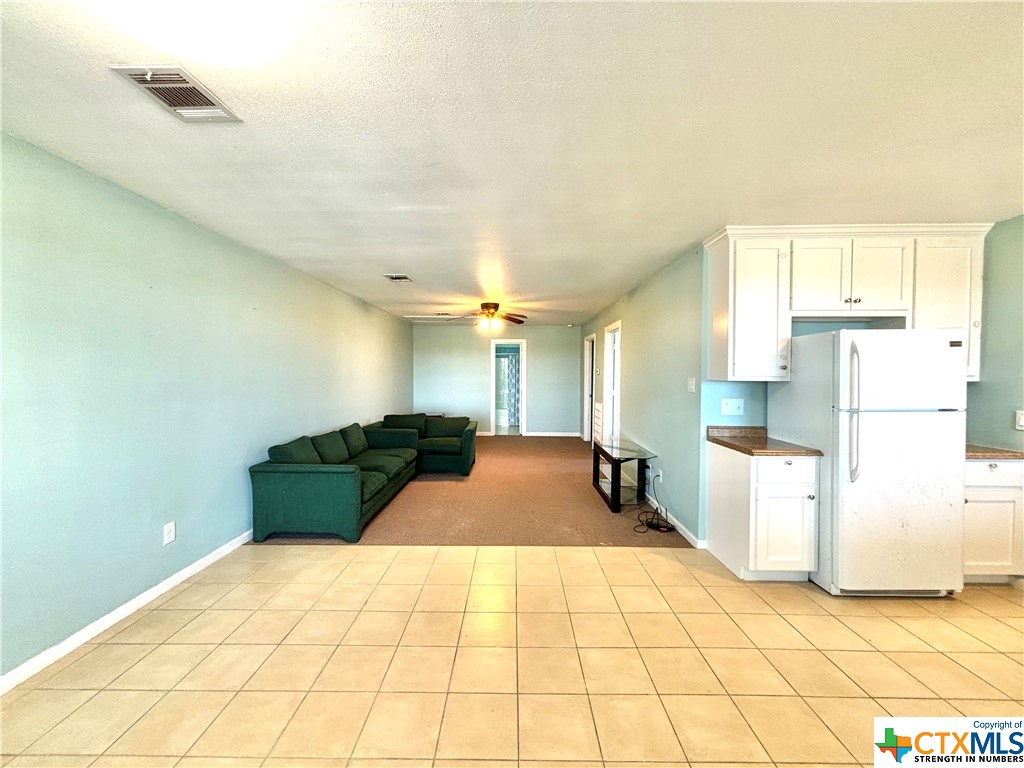 512 W Adams Street Property Photo 9