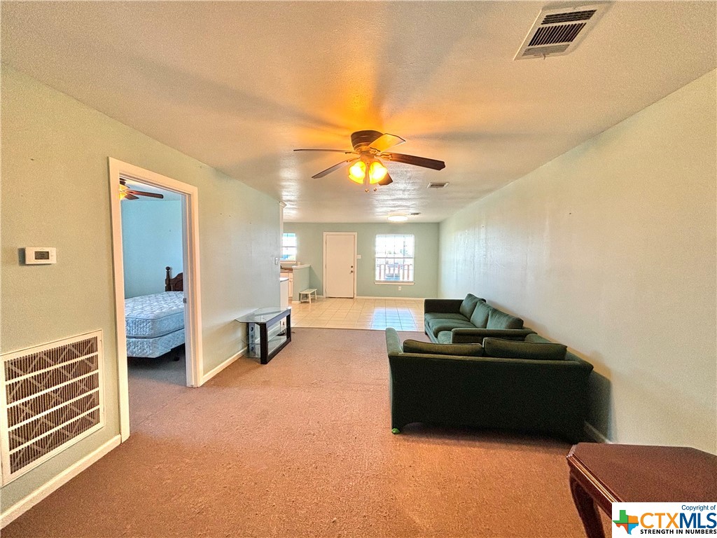 512 W Adams Street Property Photo 10