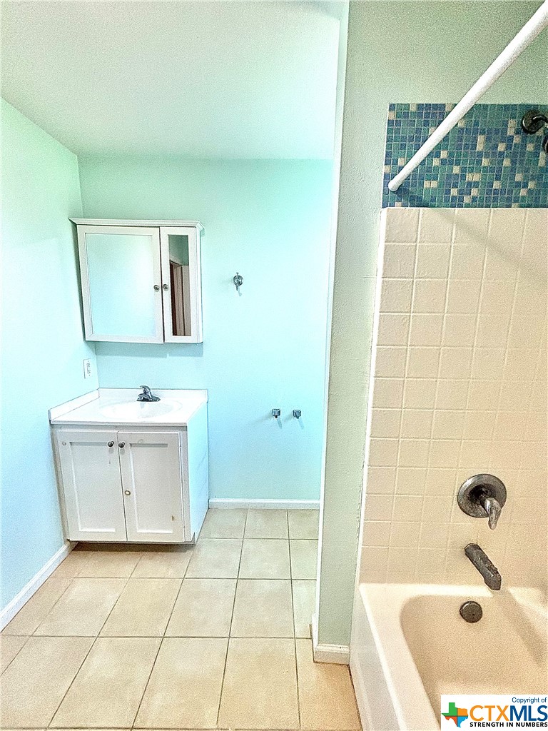 512 W Adams Street Property Photo 15