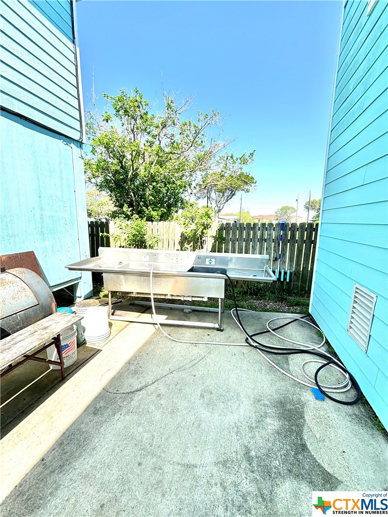 512 W Adams Street Property Photo 24