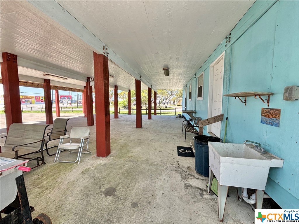 512 W Adams Street Property Photo 26