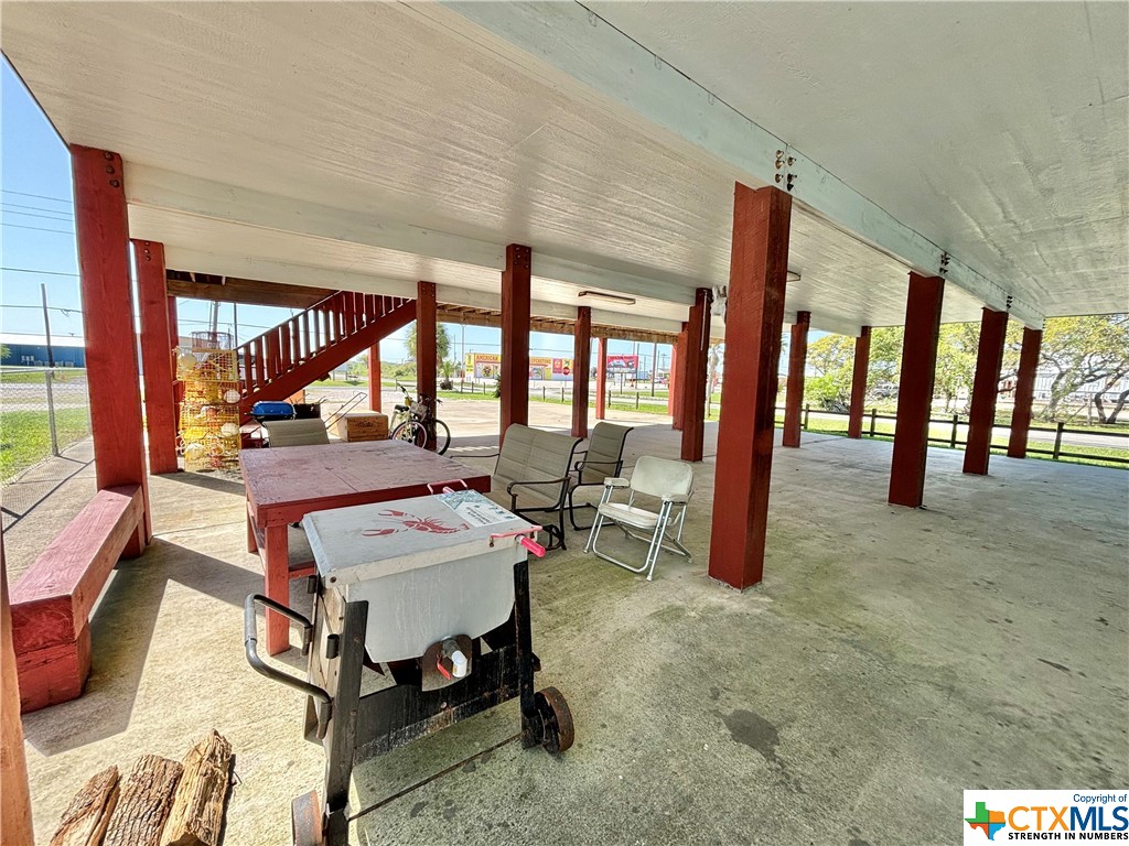 512 W Adams Street Property Photo 27