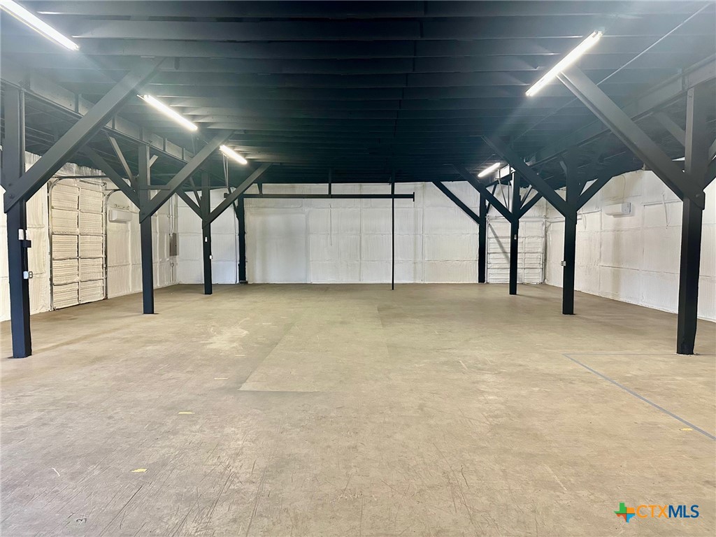 200 W2 W New Braunfels Street W2 Property Photo 3