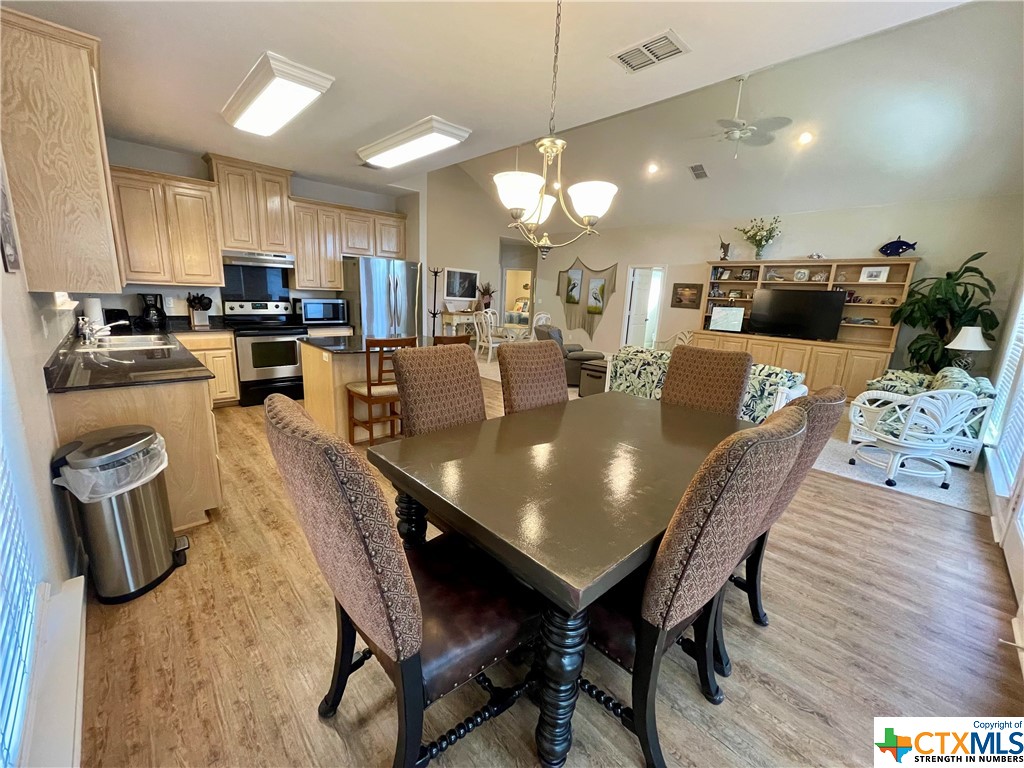54 Pelican Street Property Photo 13