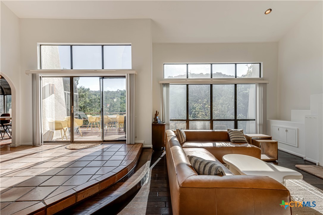 1078 Hillside View Property Photo 6