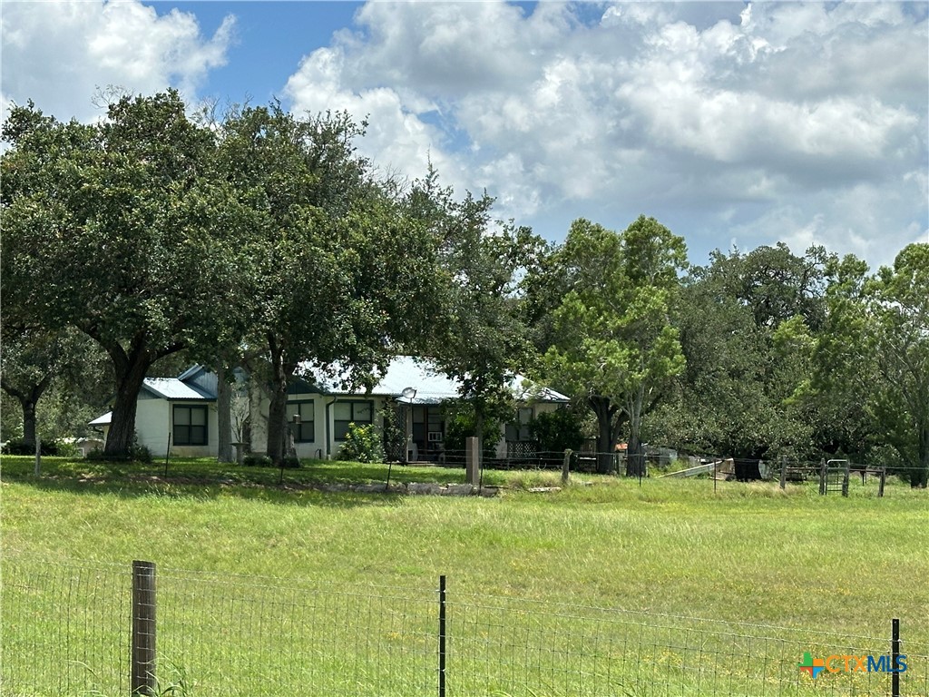 725 Post Oak Road Property Photo 1