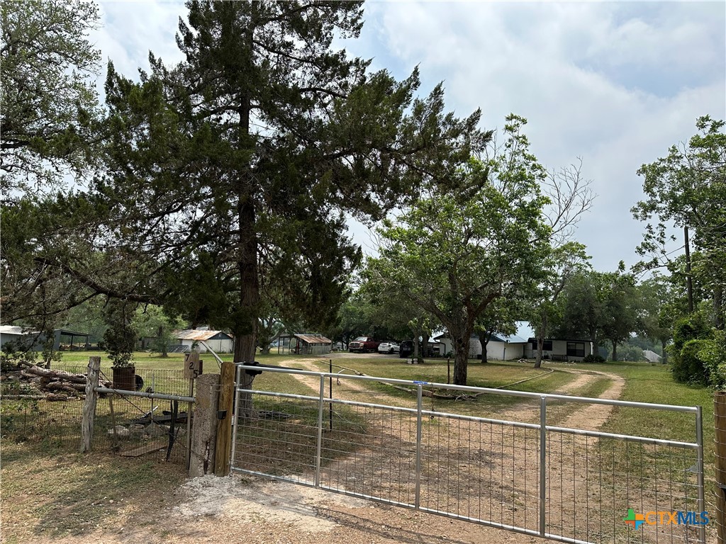 725 Post Oak Road Property Photo 5