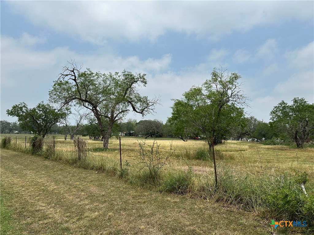 725 Post Oak Road Property Photo 8