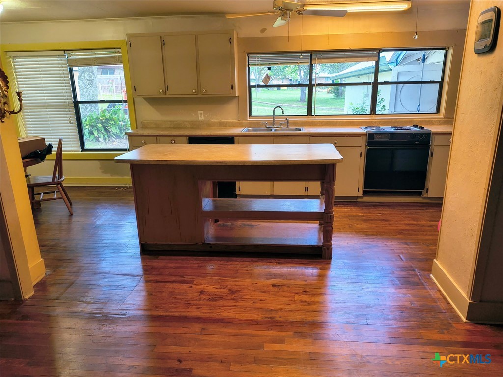 725 Post Oak Road Property Photo 10