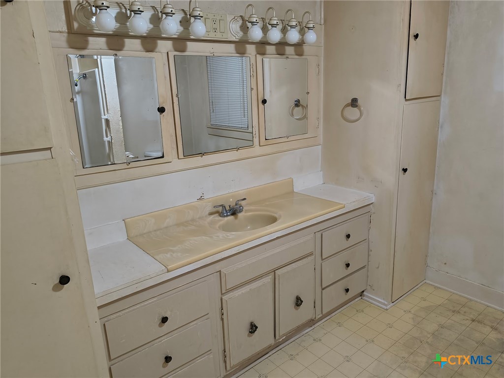 725 Post Oak Road Property Photo 15