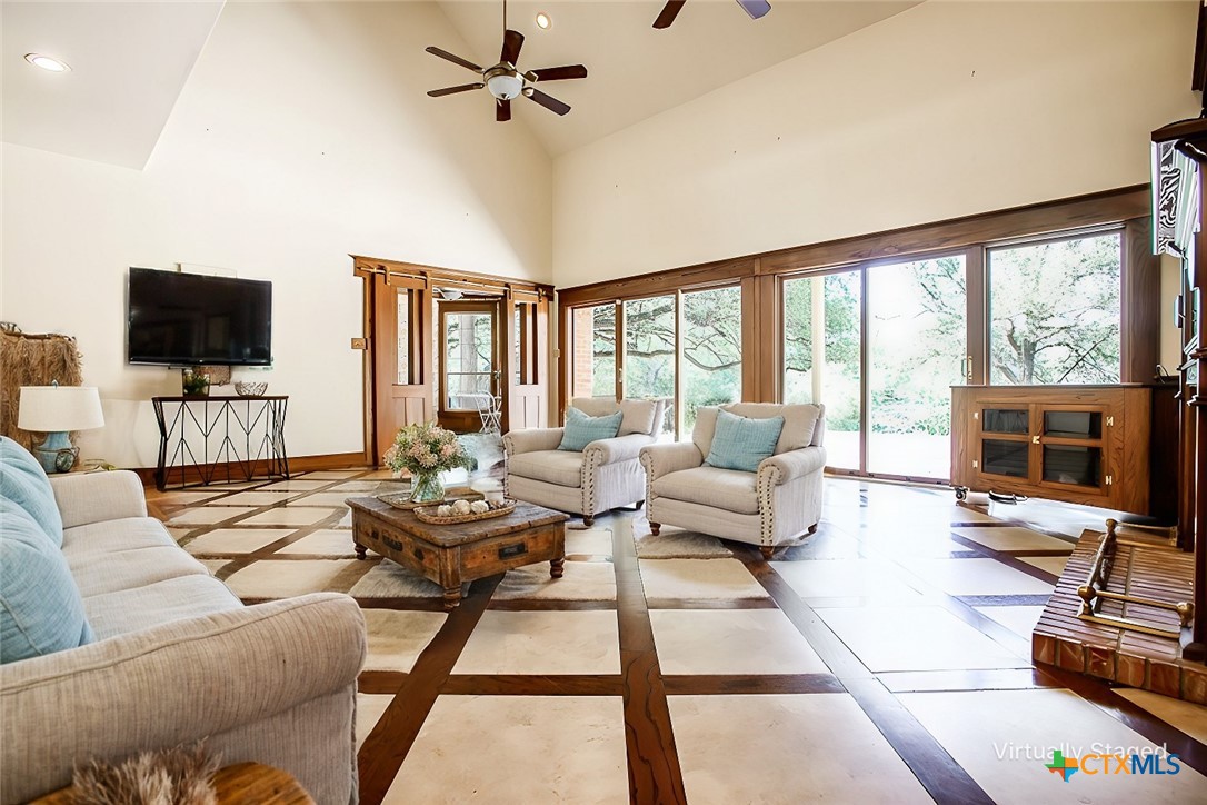 1507 & 1509 Hilltop Circle Property Photo 4