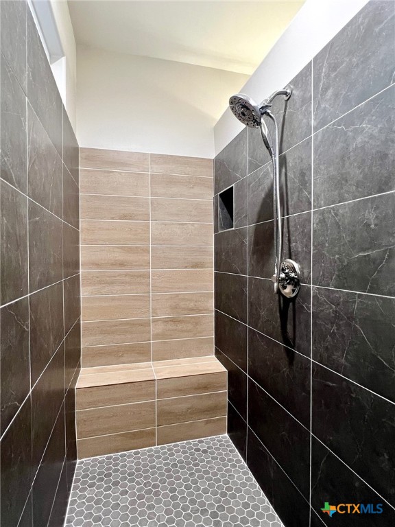 301 Cobblestone Court Property Photo 9