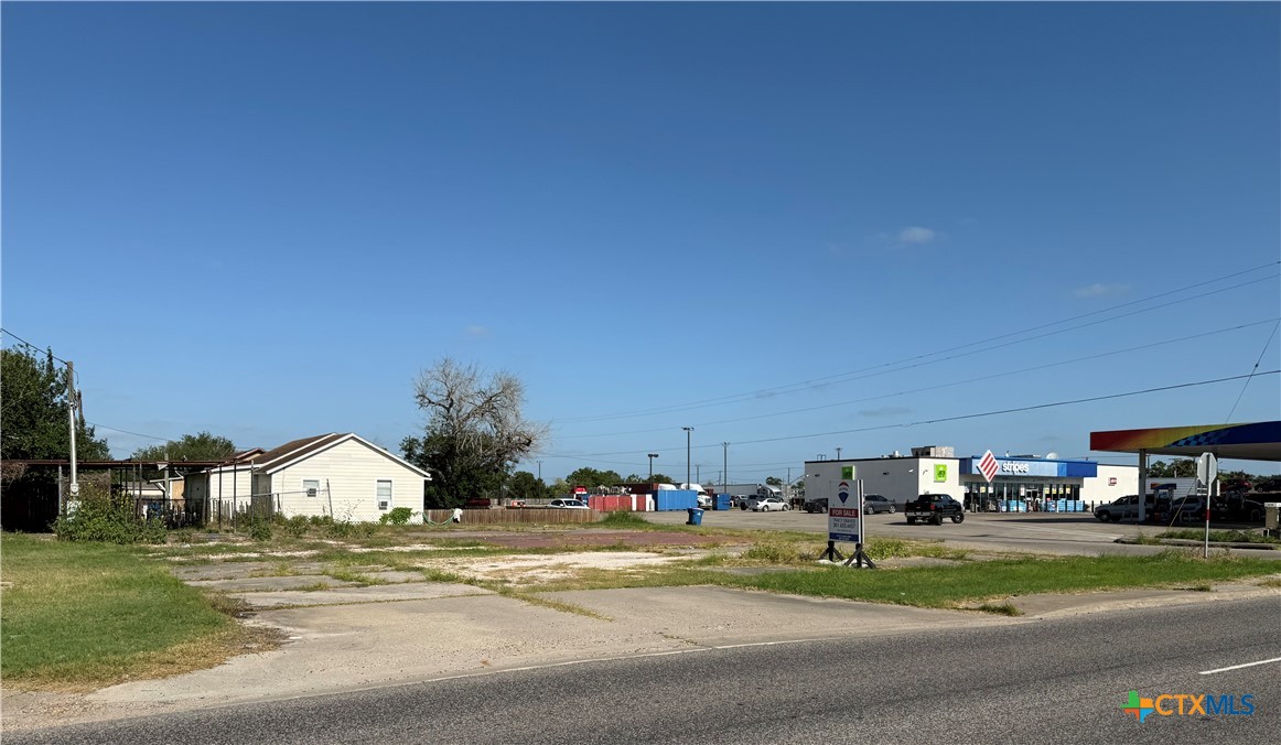 202 N Alamo Street Property Photo 1