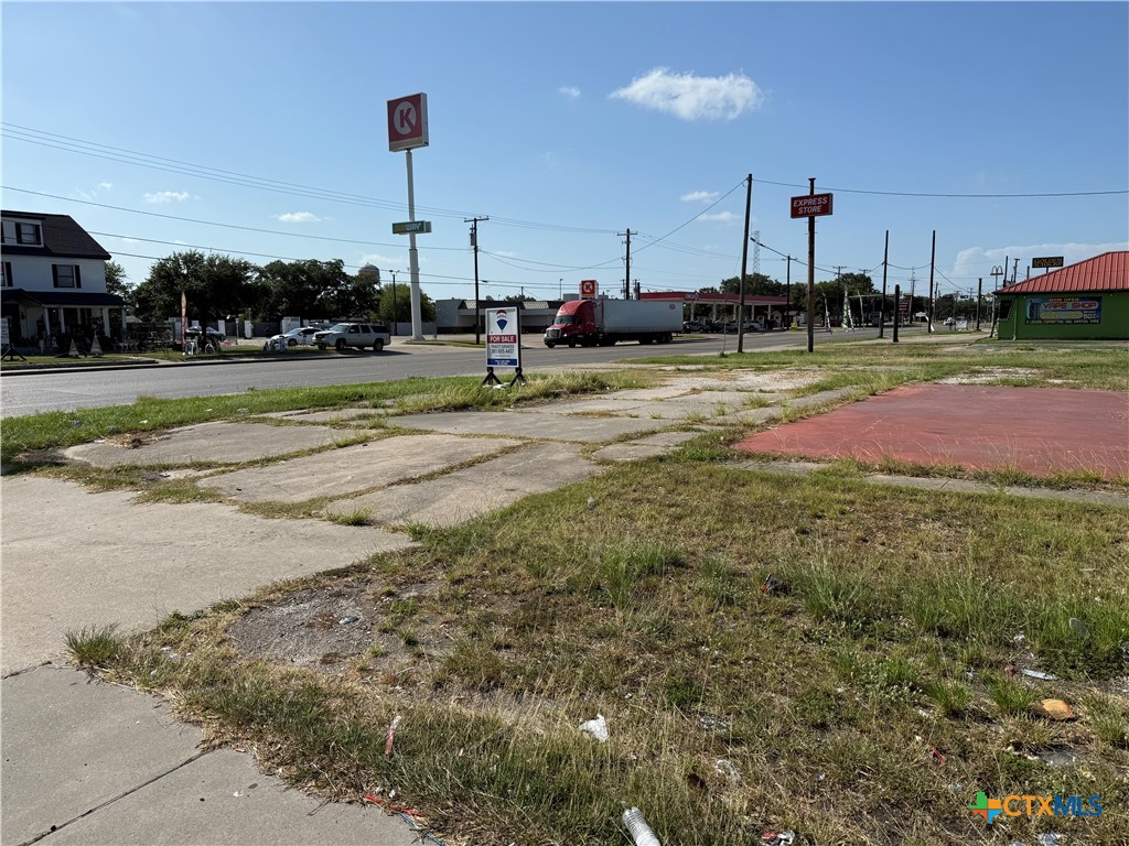 202 N Alamo Street Property Photo 1