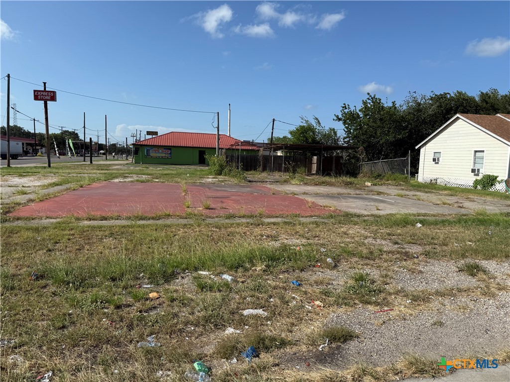 202 N Alamo Street Property Photo 3
