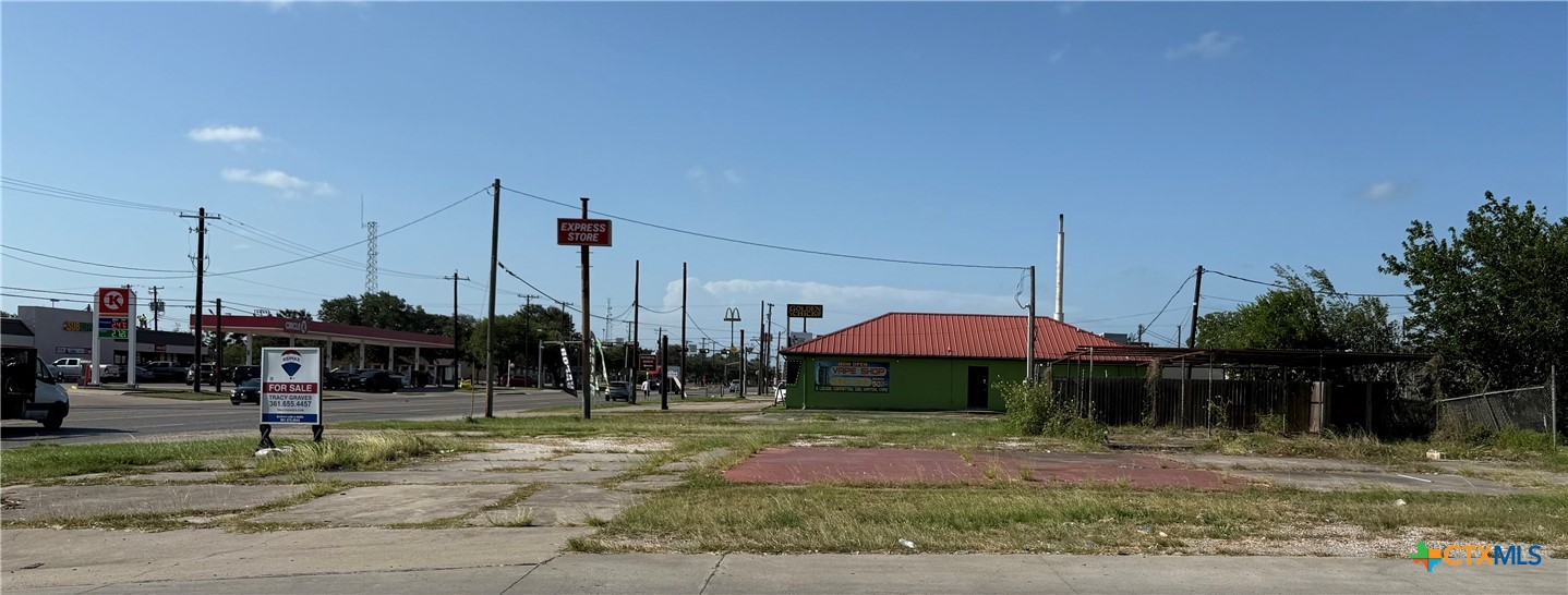 202 N Alamo Street Property Photo 5
