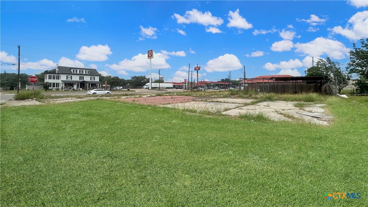 202 N Alamo Street Property Photo 10