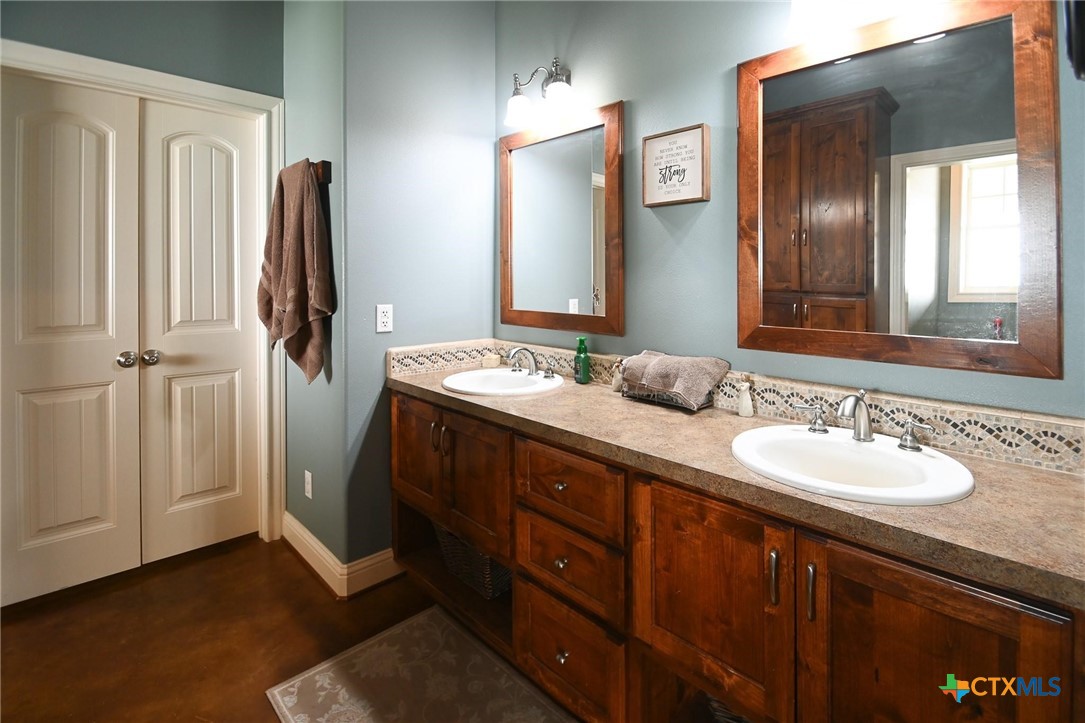 4750 Vivial Road Property Photo 11