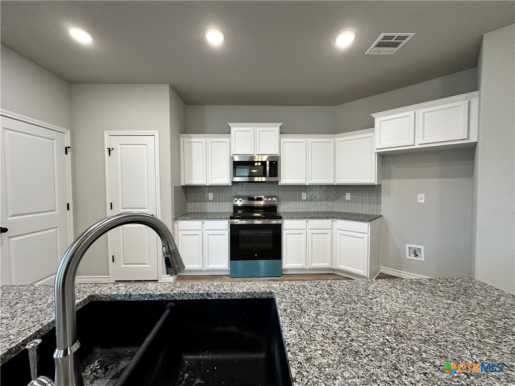 3102 Gryffindor Lane Property Photo 8