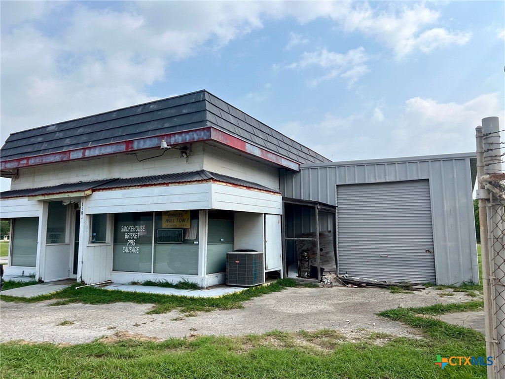 1101 State Highway 35 Property Photo 2
