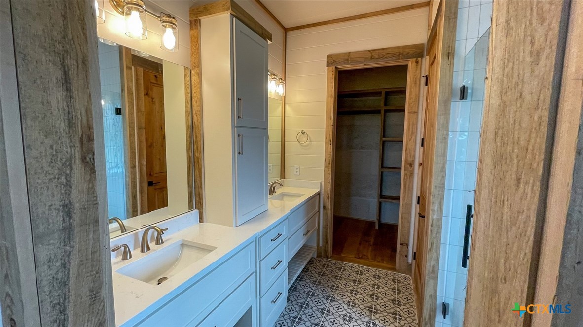 5614 Harwood Road Property Photo 17