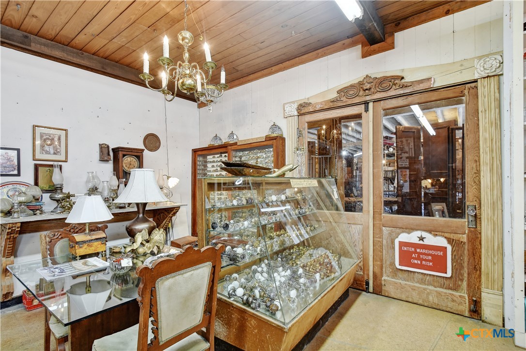 403 Dawson Street Property Photo 24
